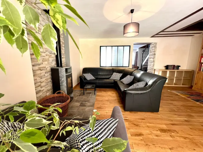 Salon d'une maison de ville dans le Jura